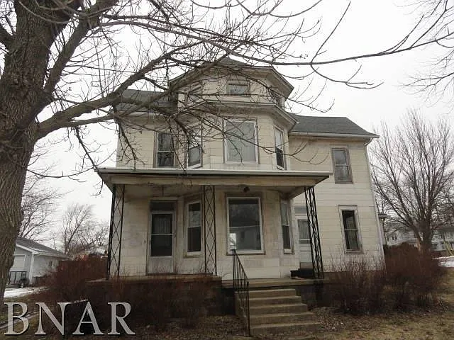 207 E North St photo 1