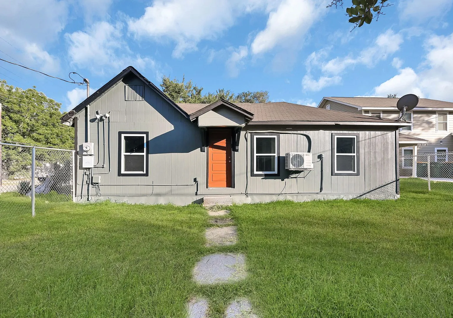 Asap Move In! Newley remodeled 2 bedroom — Photo 4