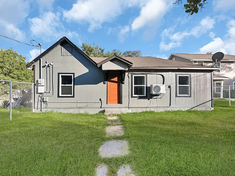 601 Booker T Washington St — Photo 4