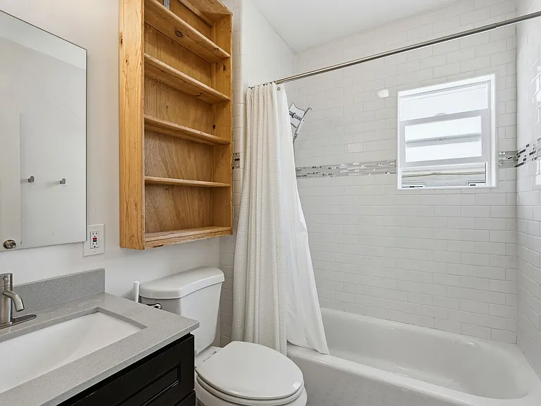 954 Cedar St — Photo 16