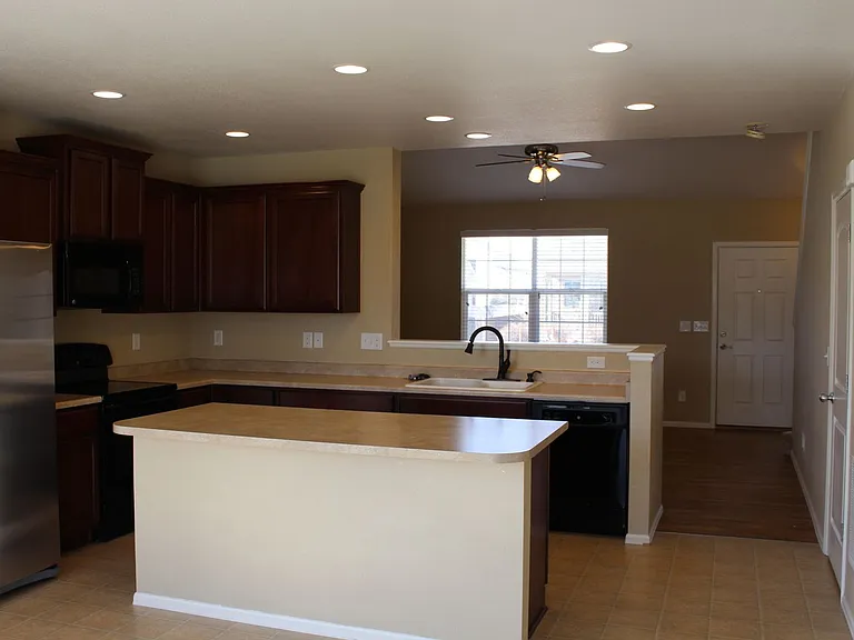 609 Botley Dr — Photo 4