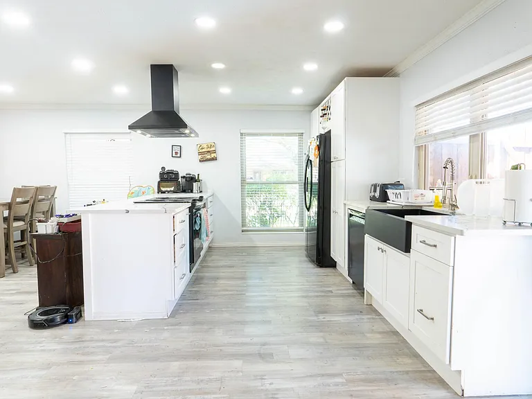 8512 Londonderry Ln — Photo 6