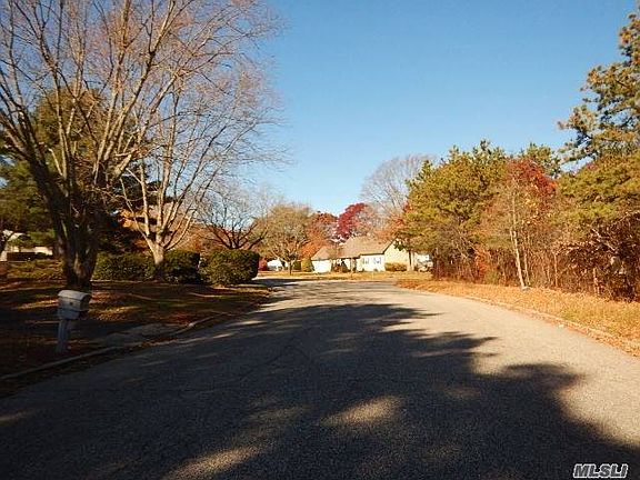 2nd image of 16 Timber Trail Ln
