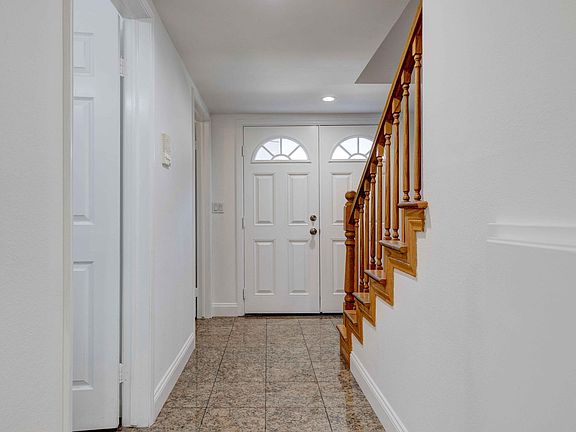 4th image of 1347 E Harvard St APT 6