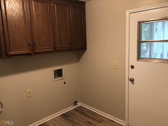 5th image of 1339 Davis St