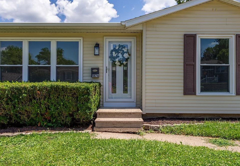 1876 Key Way Dr, Dubuque, IA 52002 | Zillow