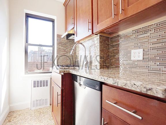 3rd image of 182 W Houston St #8G