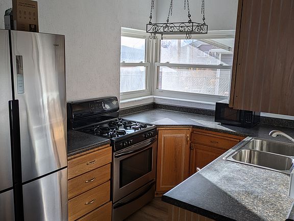 5th image of 830 E Menlo Ave