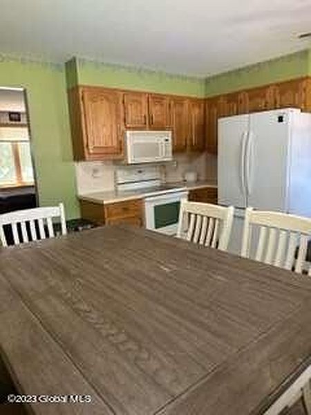 4th image of 2074 Rensselaer Avenue