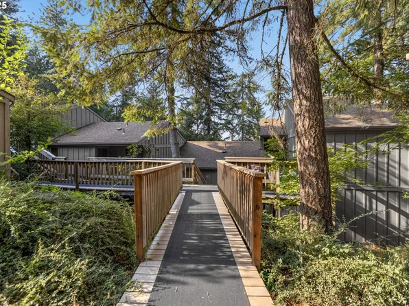 223 Trailside Loop, Eugene, OR 97405