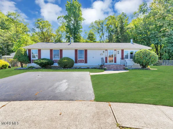 19 Hill Court, Manalapan, NJ 07726