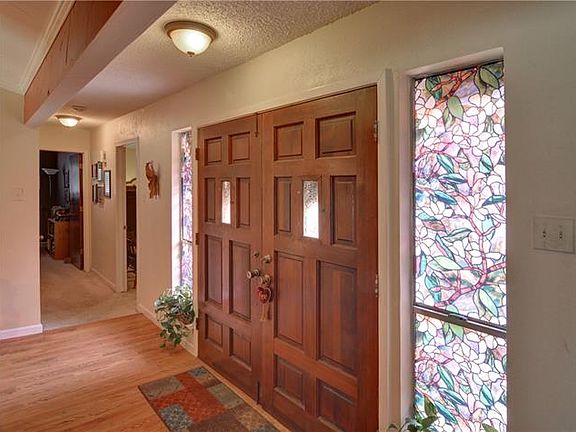 3rd image of 239 Cliffwood Ct