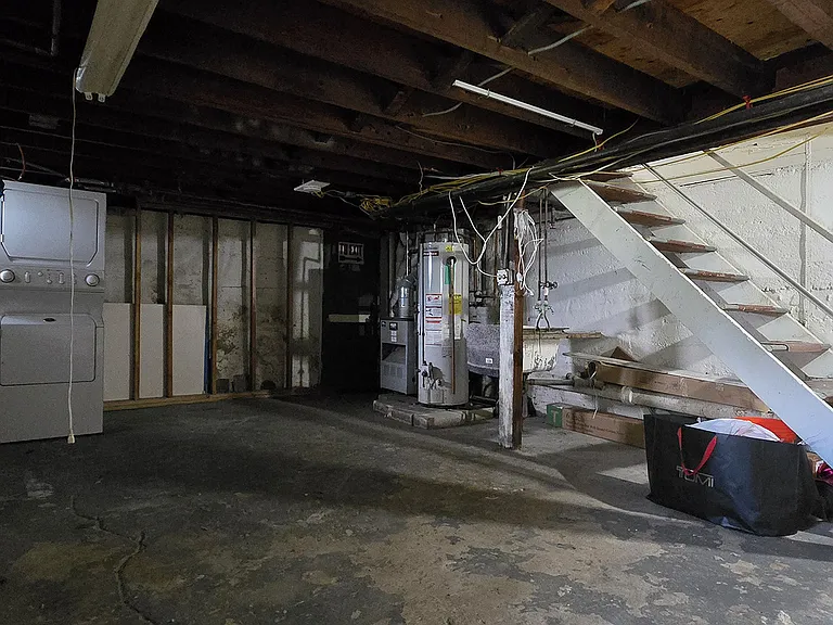 189 Henry St #A — Photo 14