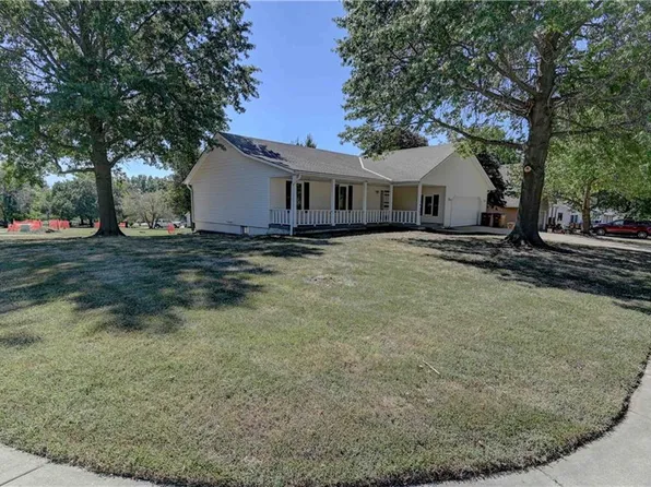 305 Toucan St, Raymore, MO 64083