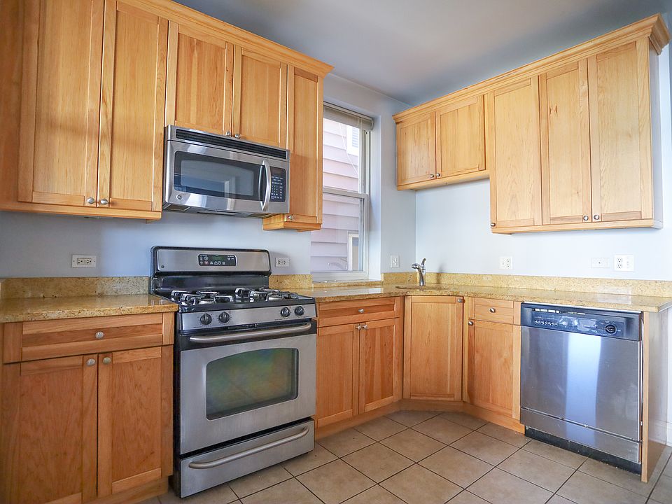 1st image of 1142 W Wellington Ave #1F
