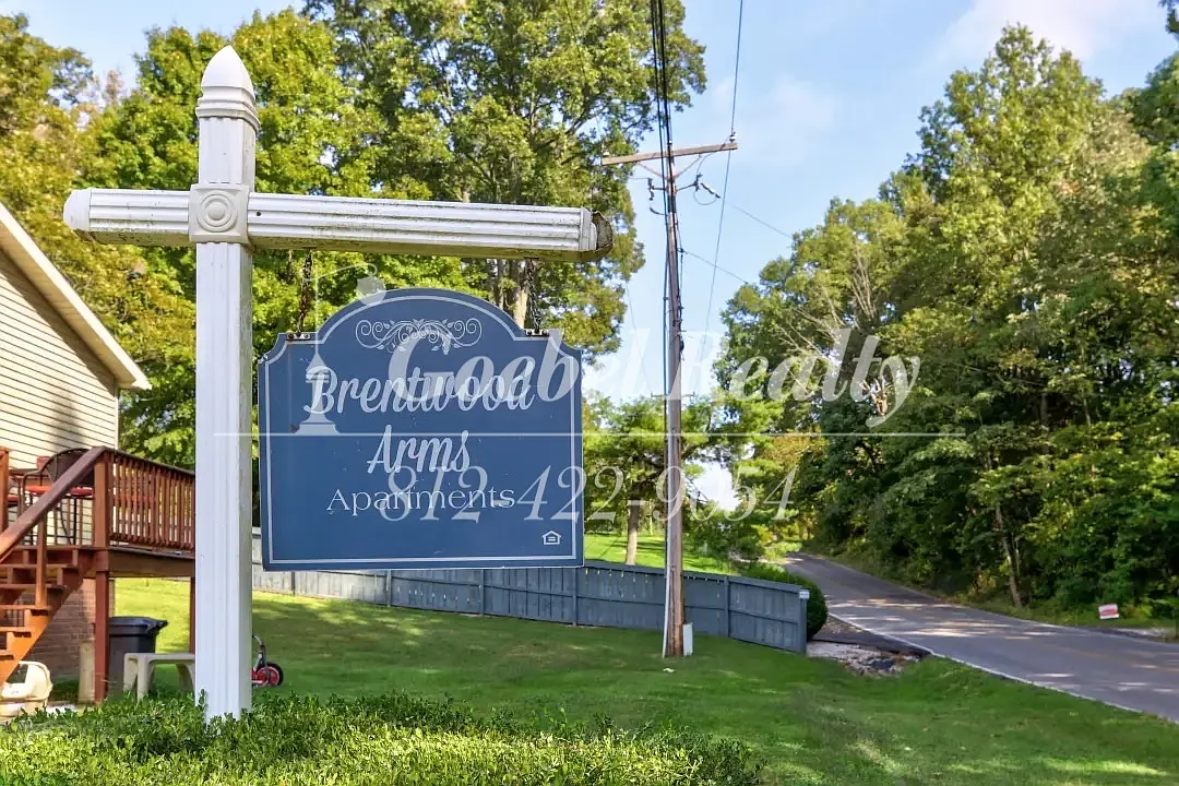 Brentwood Arms — Photo 1