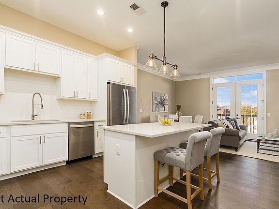 3rd image of 1670 E Broad St #308