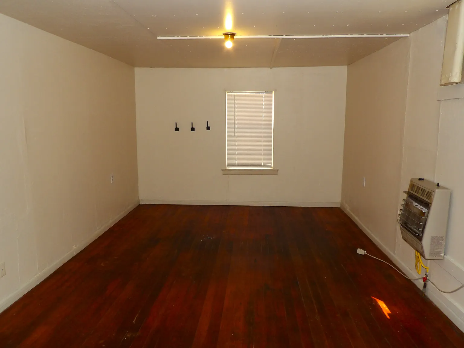 Studio, 380 sqft, $395 — Photo 2