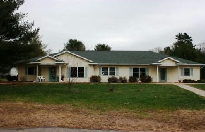 1st image of 442 River Dr