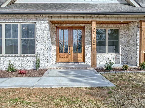 3rd image of 2625 Winchester Dr