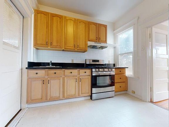 5th image of 1108-1118 Lake St #1114