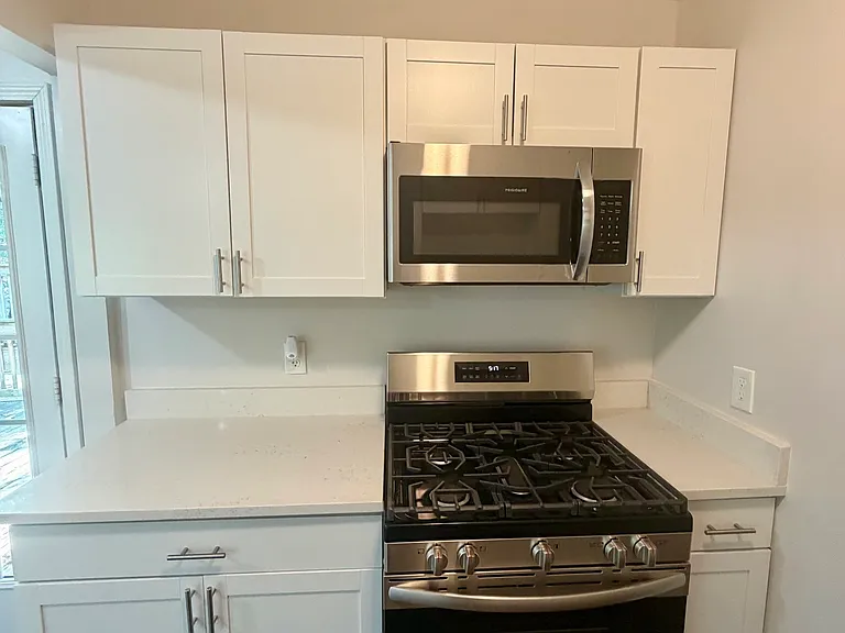 107 Stanley Ter — Photo 15