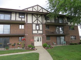 11042 S Theresa Cir APT 3A, Palos Hills, IL