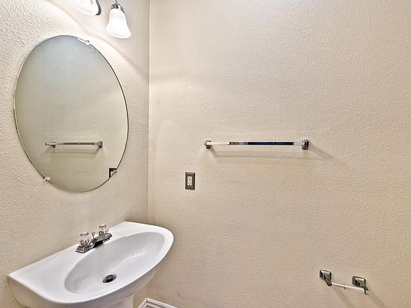 5th image of 9304 Perennial Ave