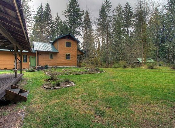 Very large yard and Covered BBQ pit to the left~