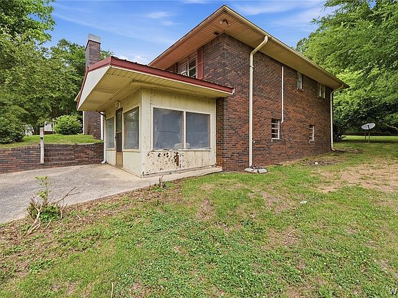 4th image of 304 River Chase Rd