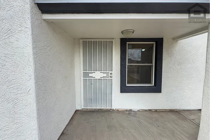 2517 E Culver St — Photo 6