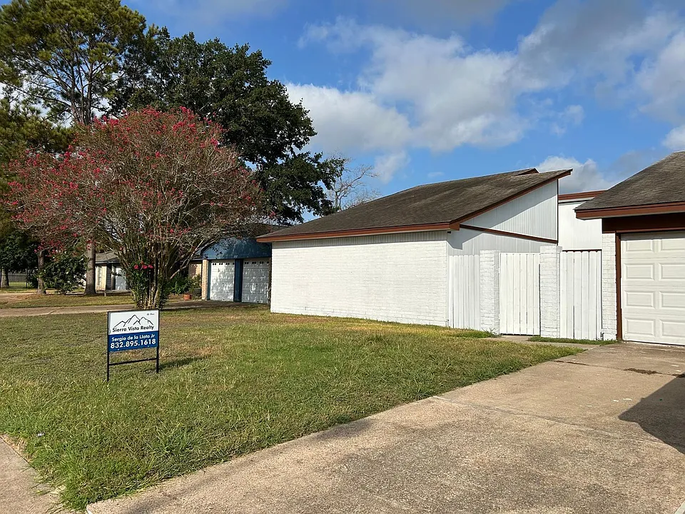 11311 Angelique Dr