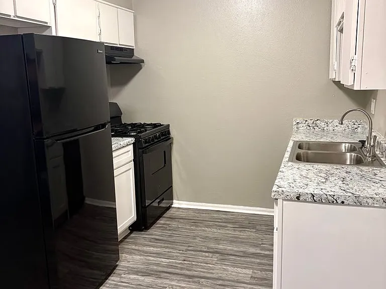 Bryant Grove Apartments — Photo 49