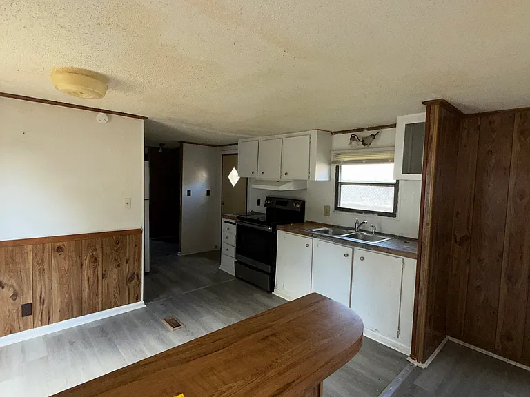 115 Goddard Ln — Photo 5
