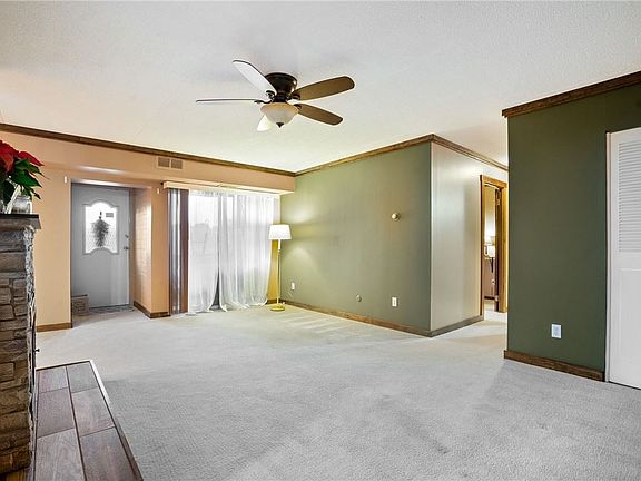 4th image of 1104 Charlemagne Cir