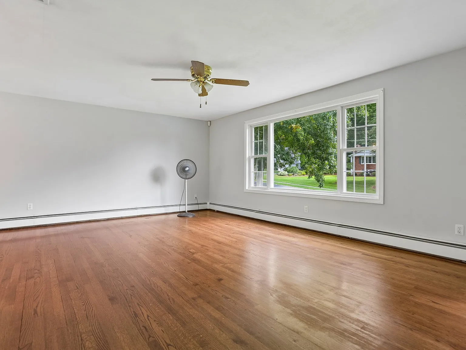 3 bed, 1.5 bath, 1288 sqft, $3,100 — Photo 2