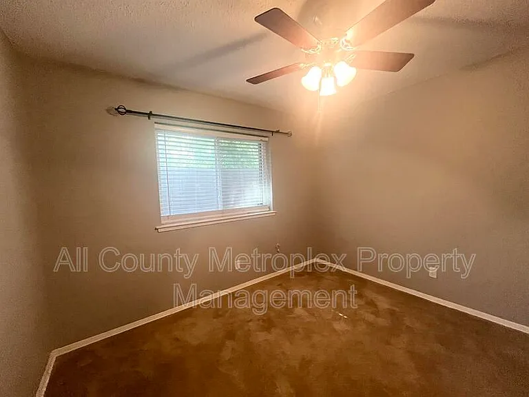 431 Malden Dr — Photo 9