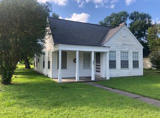 112 W Norris St, El Campo, TX 77437