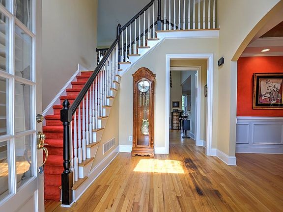 5th image of 4013 Honeytree Ln NE