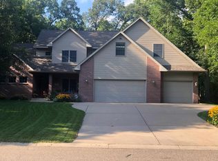 714 Woodland Cir, Waupaca, WI 54981