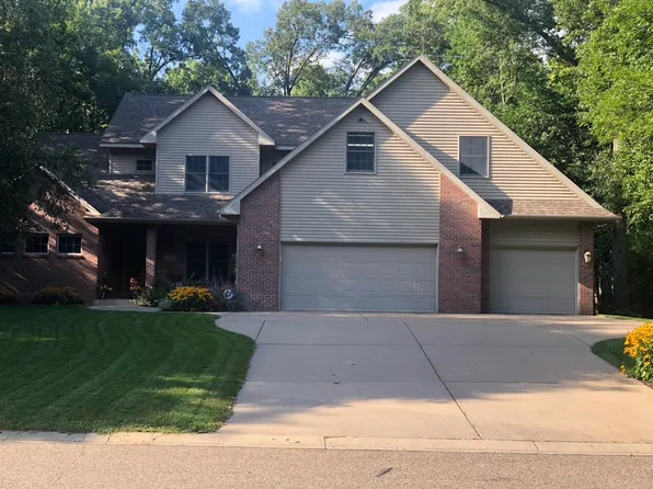 714 Woodland Cir, Waupaca, WI 54981