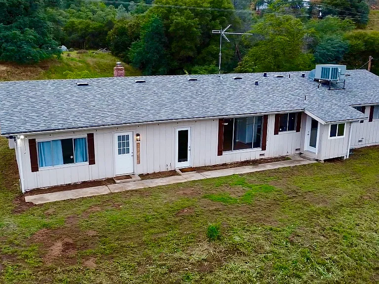 28562 Burrough Valley Rd — Photo 2