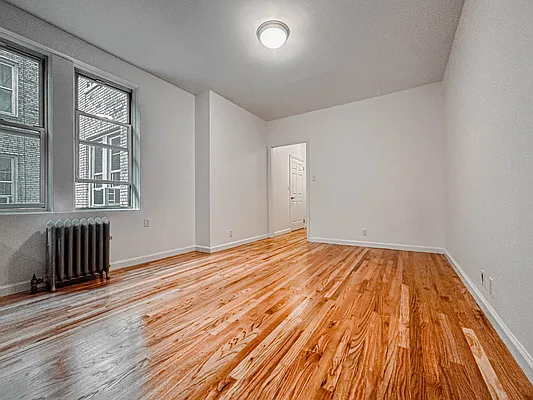 Rented by Manhattan Realty Group | media 2