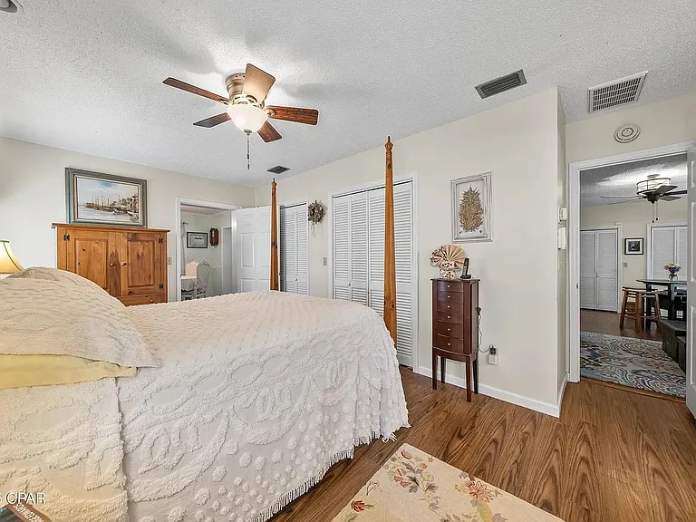321 S Bonita Ave — Photo 12