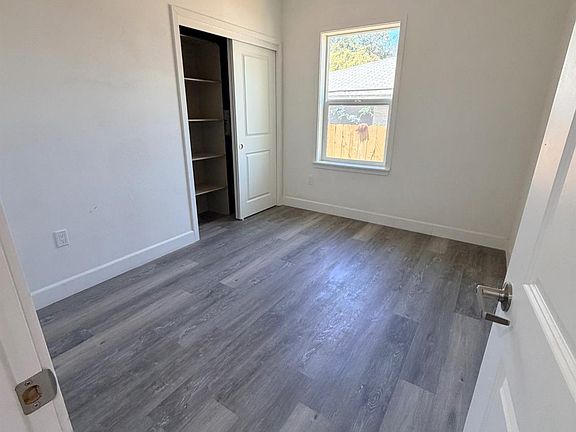 5th image of 2427 E Tyler Ave