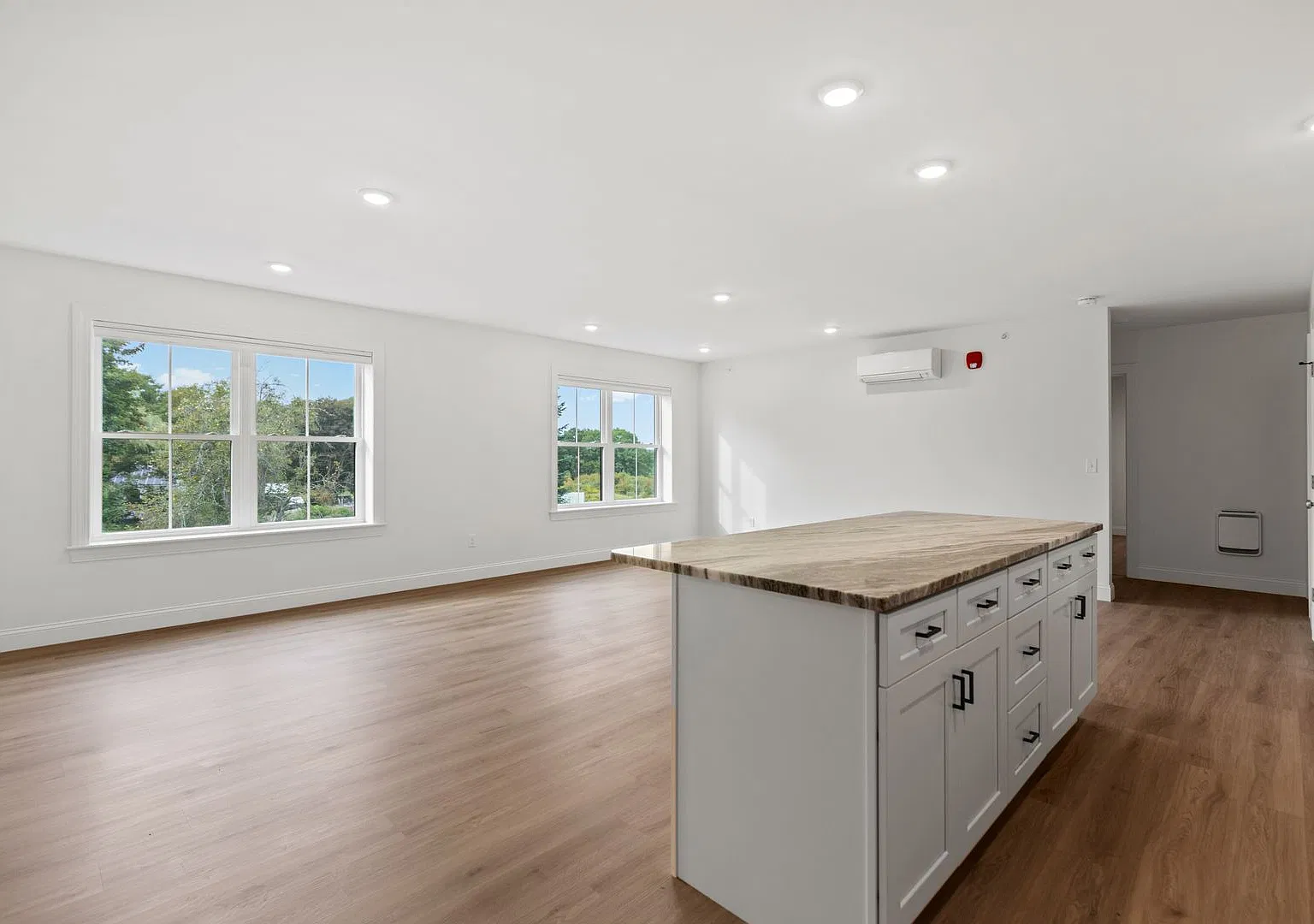 2 Bed/ 1 Bath Massive Kitchen/Living space — Photo 2