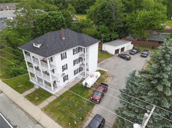 1262 Mendon Rd, Woonsocket, RI 02895