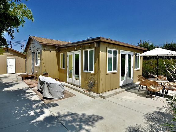 4th image of 3852-56 Wilson Ave