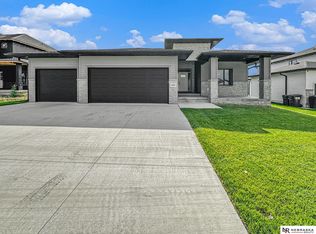 1036 Kantor Ln, Hickman, NE 68372