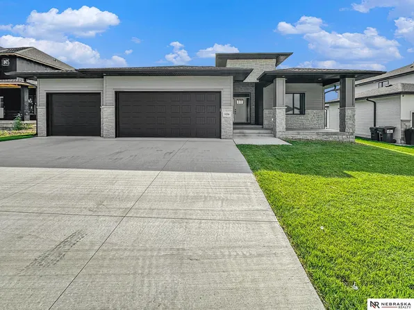 1036 Kantor Ln, Hickman, NE 68372